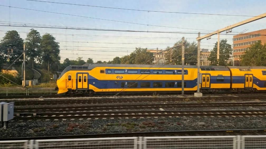 阿姆斯特丹往返乌特勒支列车周末大中断，原因竟是道岔快废了