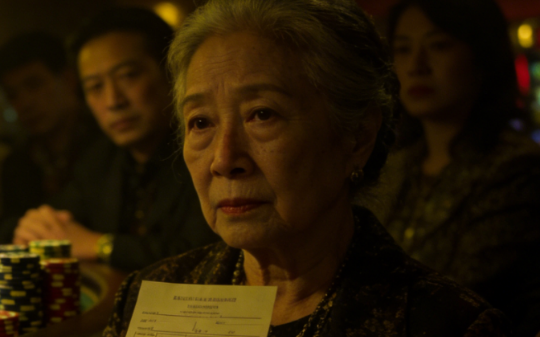 农村老太赌场连赢7天，每天赢了50块就走，赌场老板看清那张脸后嘶吼：快把我师傅请来，赌圣来了…