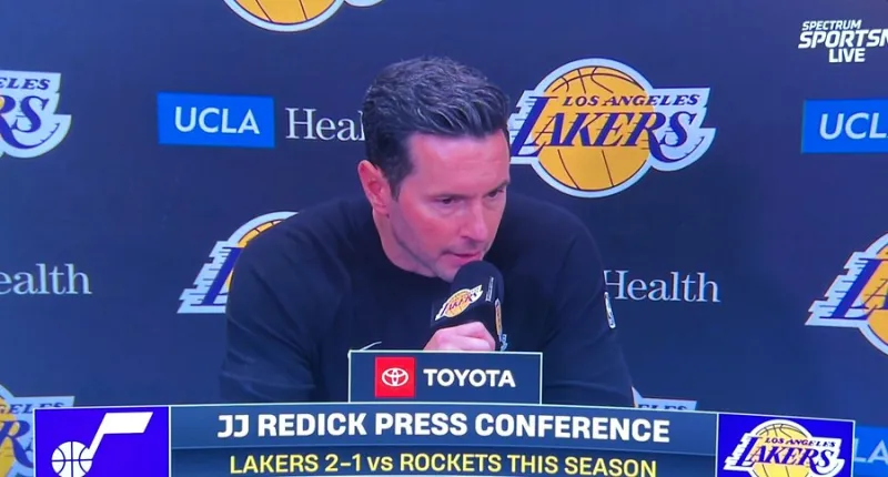 NBA常规赛湖人对阵爵士的比赛已经结束，湖人131-107战胜爵士。

赛后，主