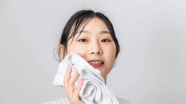 2026 熬夜党洁面选购避坑干货，教你闭眼入清洁力强又温和不刺激的洗面奶