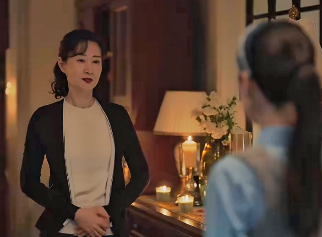 刘敏涛的表演把我吓着了
刘敏涛老师在悬疑剧《隐身的名字》里演了个极其疯批的母亲，