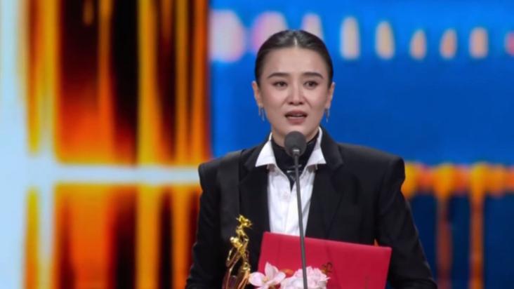 宋佳、王仁君摘“飞天奖”，现场明星的表情变化却上演另一种江湖