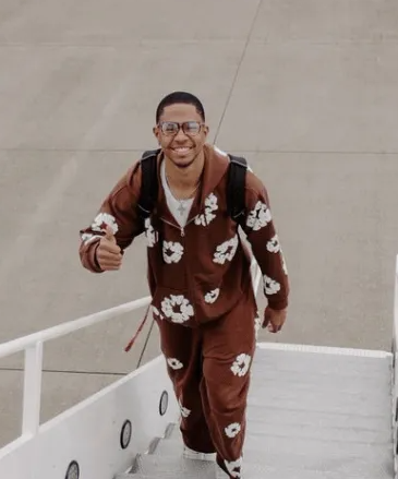 开拓者记者Sean Highkin更推，谈到了球队前往圣安东尼奥备战G5的人员情