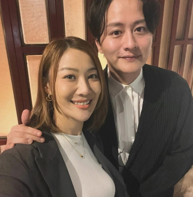 朱智贤近日只是po了些搞笑短片
有网友就留言翻旧账：“谢东闵真是好男人，你唔懂珍