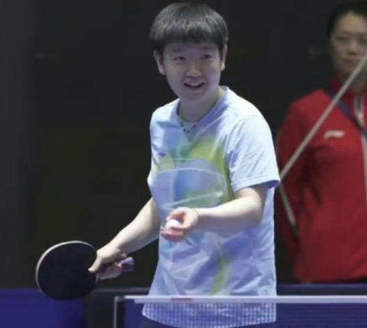 2026伦敦世乒赛倒计时！孙颖莎王曼昱谈6-7小时时差调整，全力备战首堂训练课