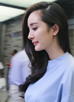 杨幂当年火遍全网的米兰行造型 ​​​