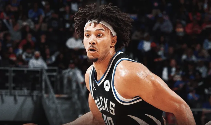 NBA常规赛，雄鹿客场111-137不敌活塞。

全场比赛，雄鹿中锋杰里科-西姆