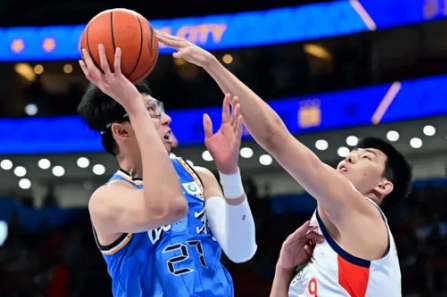 周琦14分11篮板，北京男篮主场险胜广州。CBA常规赛，北京男篮主场迎战广州，这