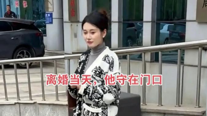 28岁女子嫌弃太穷选择离婚，一年后被抛弃，前夫守在民政局门口，直言：我想和你复合！