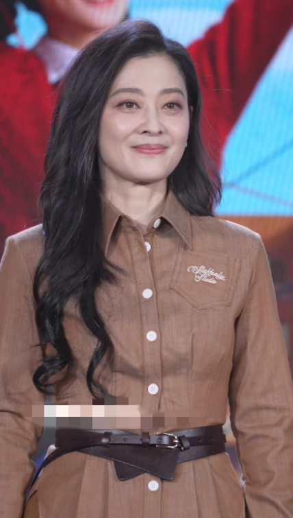 50岁的梅婷， 虽然起来有点衰老有皱纹有眼袋，但是就是觉得美很舒服很迷人