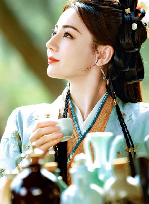 月亮被嚼碎了变成星星，你就藏在那漫天星光里，期待与你共赏星光