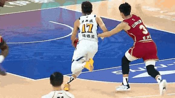 曝孙铭徽崴脚伤休6-8周！