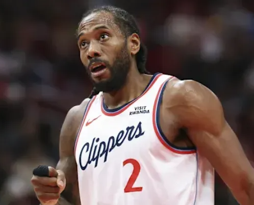 NBA常规赛后，科怀-伦纳德接受了采访，谈到了比赛的关键时刻。
伦纳德表示：“我