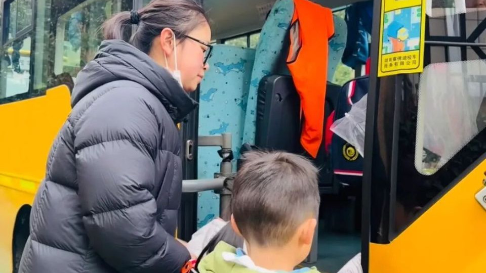 万婴茂华幼儿园校车消防演习活动