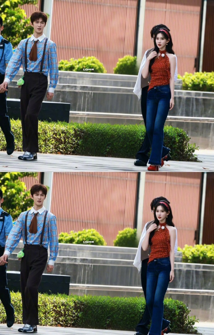 “昀牵孟绕”最新合照，距离虽远，眼神跟随。新一季《奔跑吧》录制，李昀锐超级绅士，