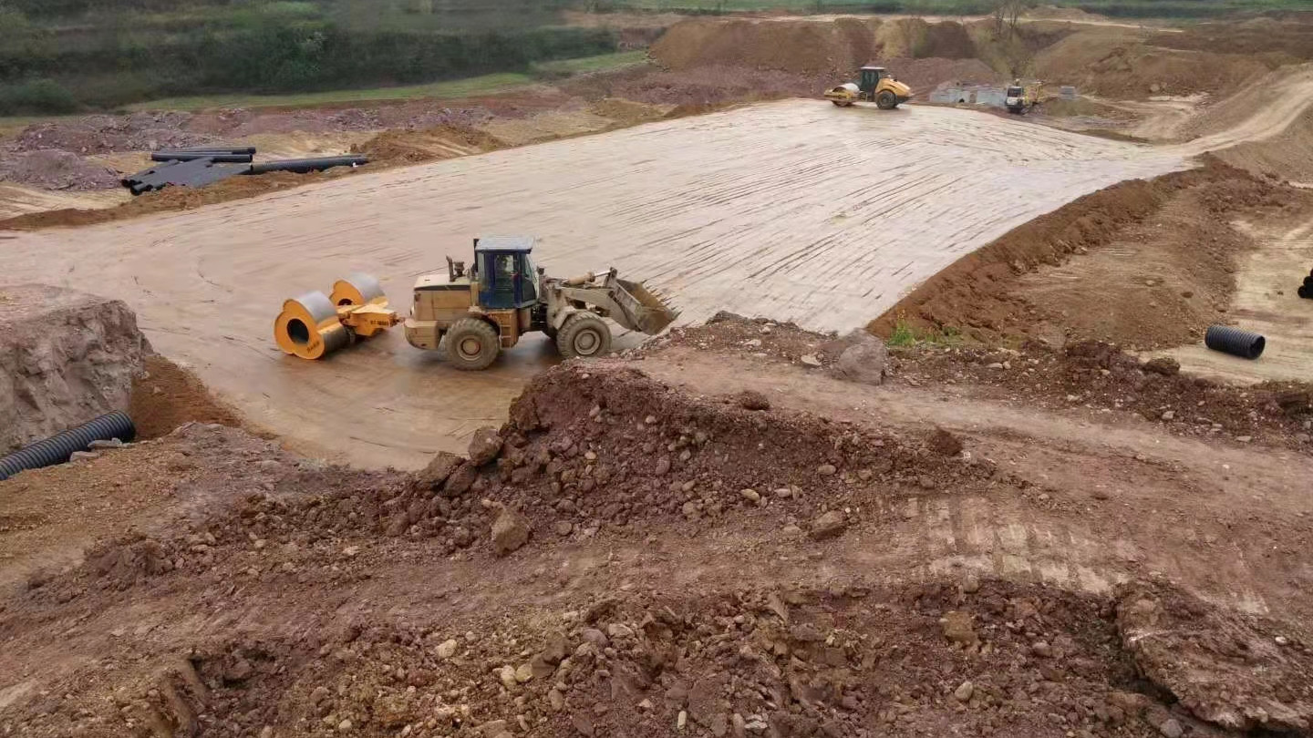 冲击压路机深度解析：路基压实高效施工利器