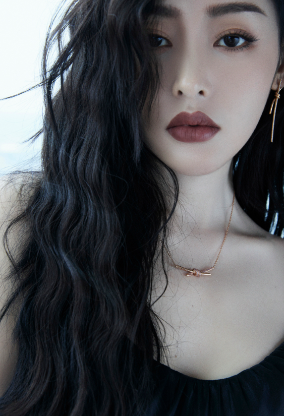 一起邂逅深邃奇境，诠释璀璨风采