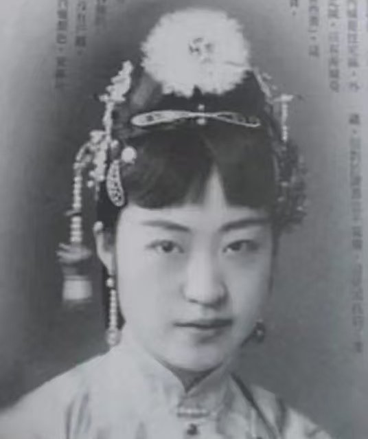 溥仪弟媳唐怡莹，卷走醇亲王府财宝去养情人