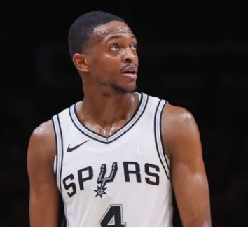 NBA总决赛G5马刺90-94不敌尼克斯，本轮总决赛，马刺后卫达龙-福克斯整体表