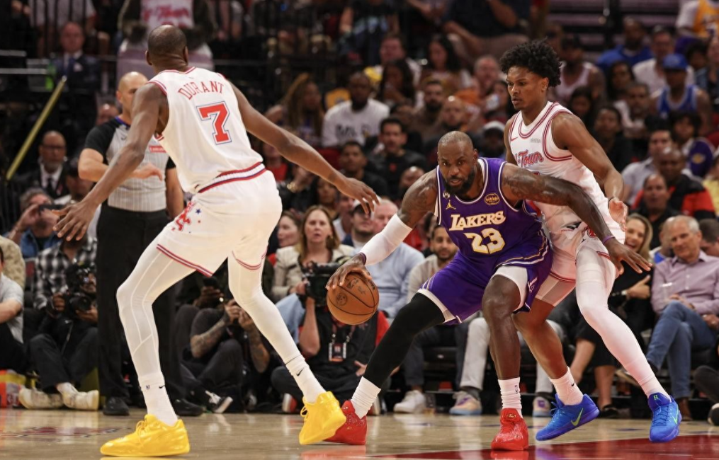 3月19日，NBA常规赛，湖人客场以124-116力克火箭，这也令湖人豪取7连胜