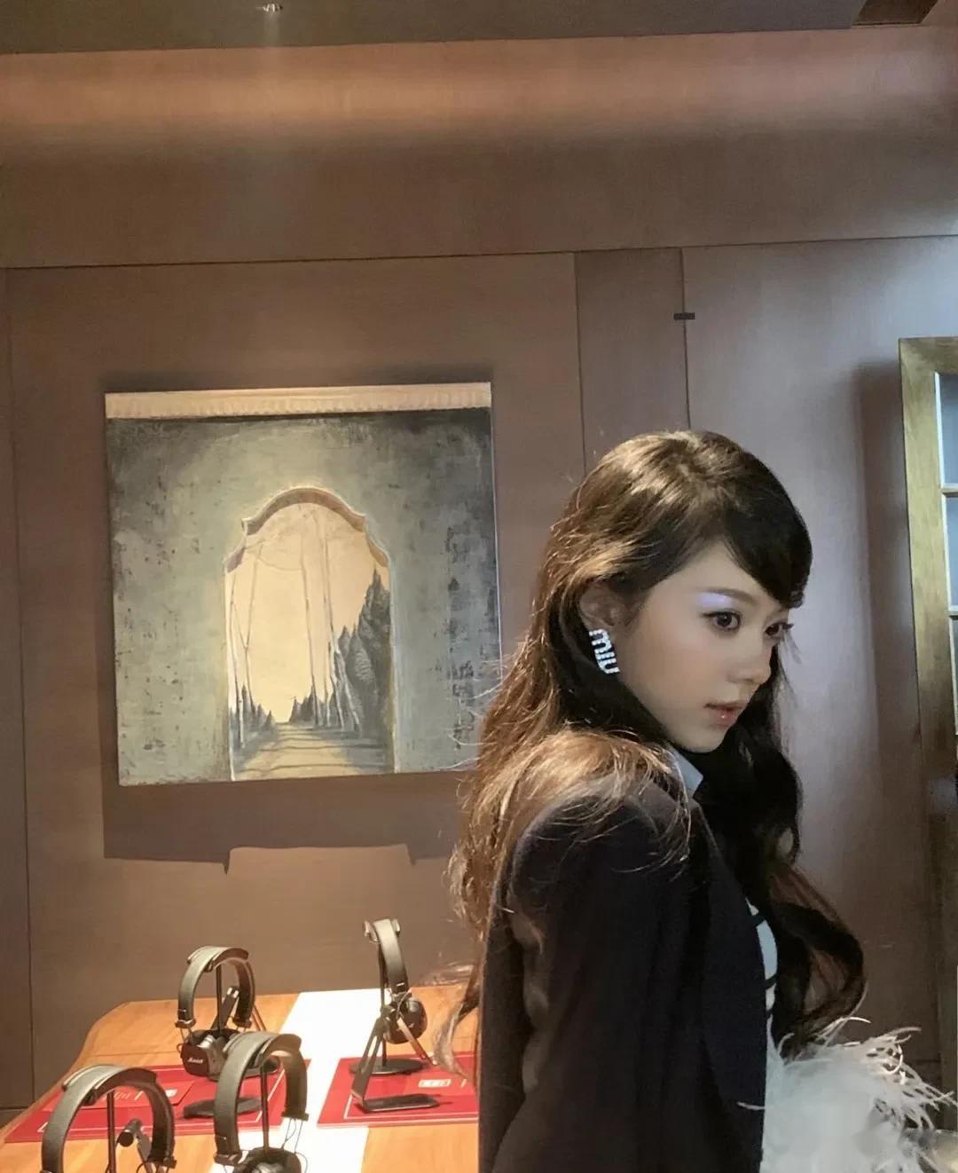 赵今麦这个风格好好看啊，又酷又美～