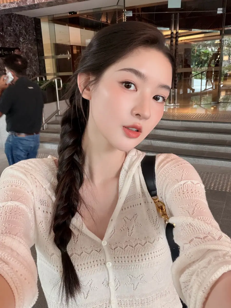 王玉雯日常随拍掉落！浅笑比耶温柔又元气
