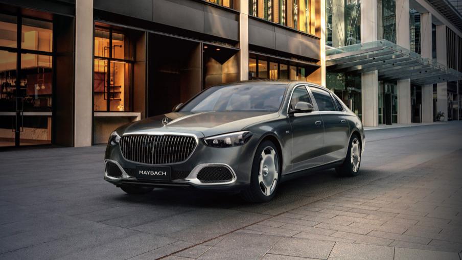 V12绝唱+自研智舱！新一代迈巴赫S级继续稳坐巅峰？