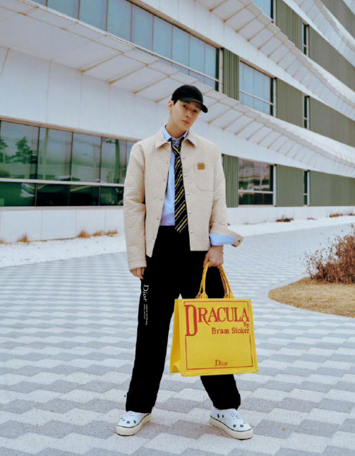 刘宪华巴黎时装周颜值抗打力拉满！机场秀场路透全在线，帅气值爆表，18年前长这样现