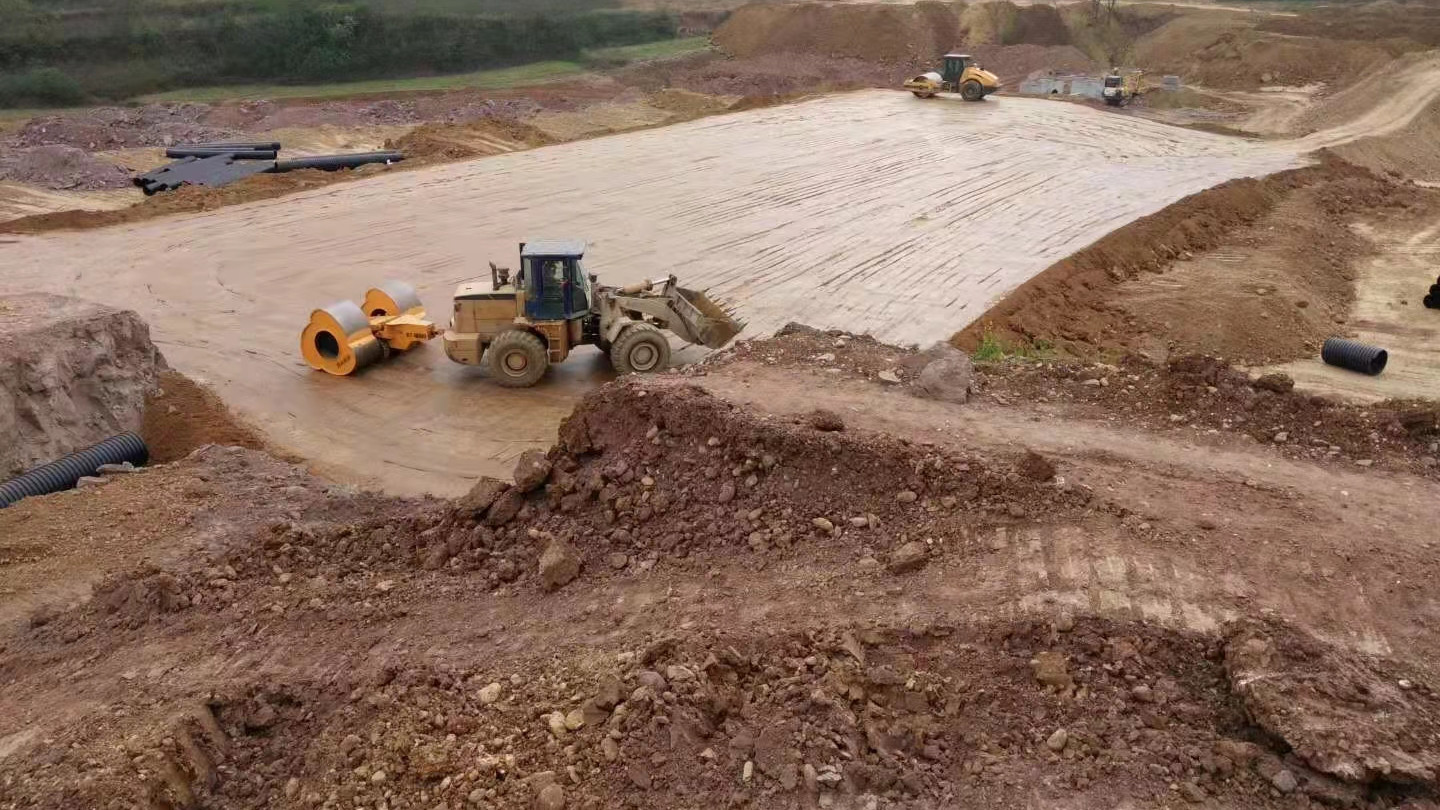 铲车带的冲击压路机：基建压实“性价比王者”