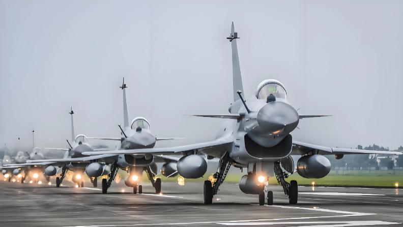 这才是我国空军最急缺的战机，要加快生产批量装备，并非五代机歼20