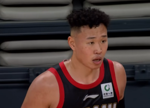 CBA常规赛第40轮，深圳队坐镇主场Pk宁波队，双方经过四节比拼， 最终，深圳队