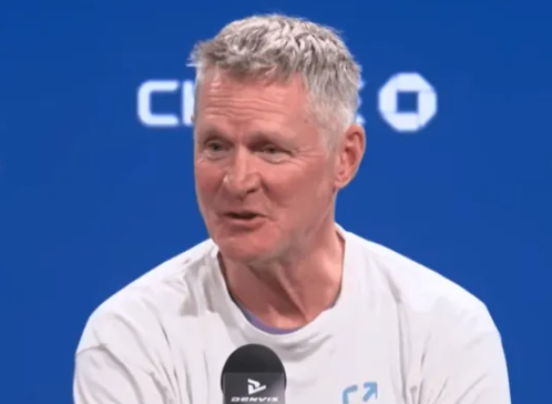 NBA常规赛，勇士将在主场对阵国王。
赛前勇士主教练科尔接受了记者采访，谈到了乔