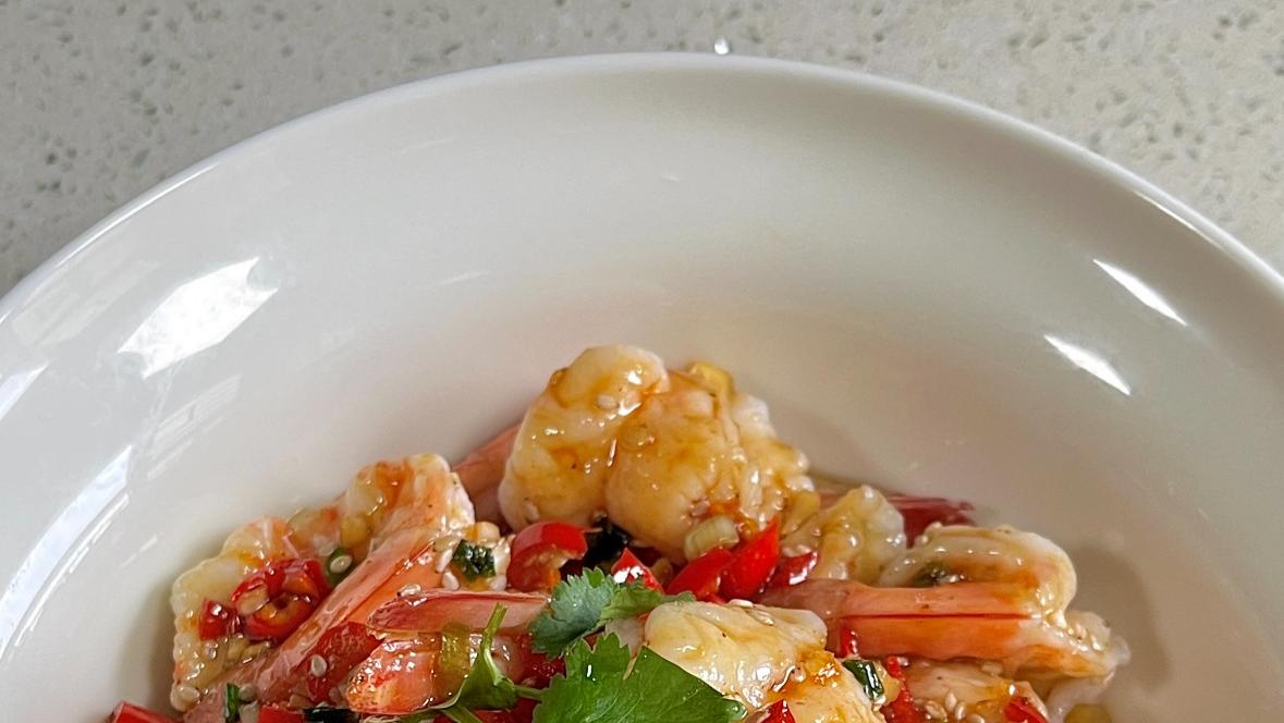 夏夜里的一碗清凉：椒麻虾片，让味蕾在舌尖跳舞