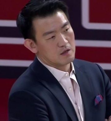 广厦男篮主教练王博谈球队不敌深圳未能完成横扫，他表示：深圳队回到主场后，进攻端一