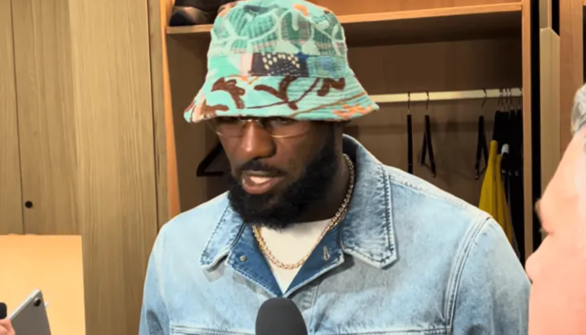 湖人球员勒布朗-詹姆斯赛后接受媒体采访，谈到了球队进攻节奏、三人核心磨合、在热火