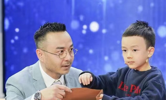 汪涵的12岁儿子，长大了原来这么秀气！

汪涵和杨乐乐自从2014年迎来儿子汪十