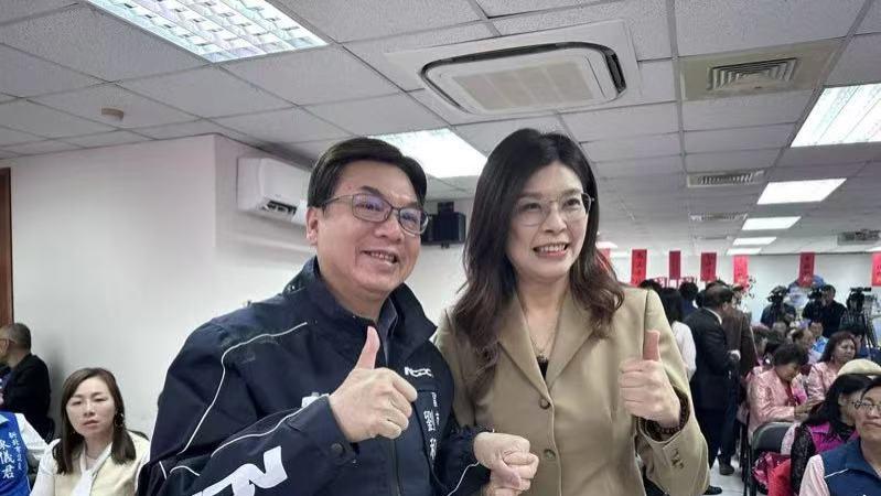 点名有风度、多次拥抱致意！郑丽文：有更多刘和然地方就不会分裂