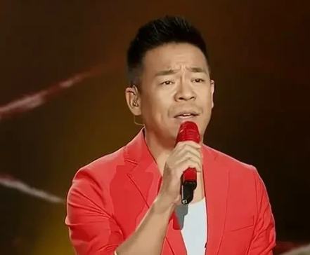 孙浩特别感恩张嘉益
他说，我人生低谷的时候事业瓶颈了，张老师跟我说，孙帅，没有歌