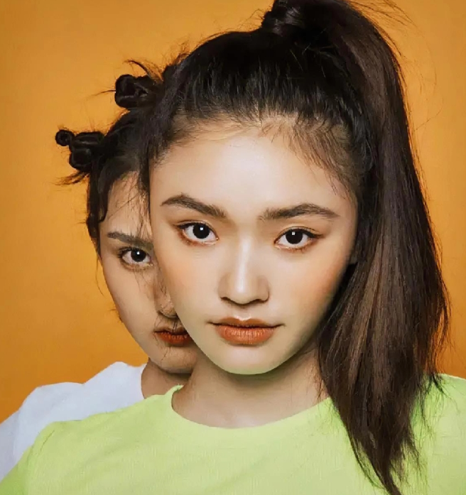 林允是怎么同意和宋祖儿拍第一张照片的
这不是明摆着坑林允吗？本来宋祖儿脸就小，再