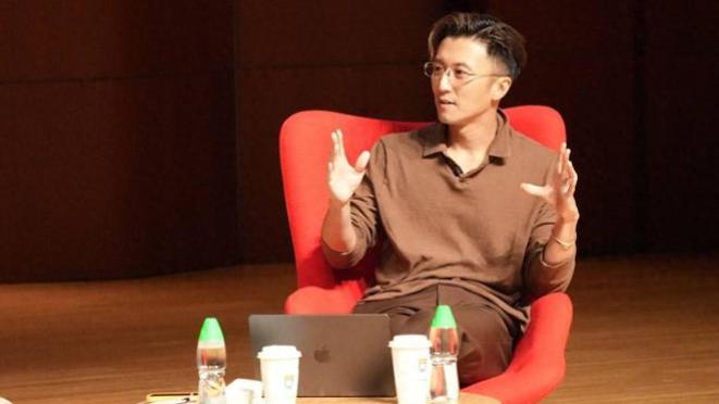 谢霆锋港大开讲座