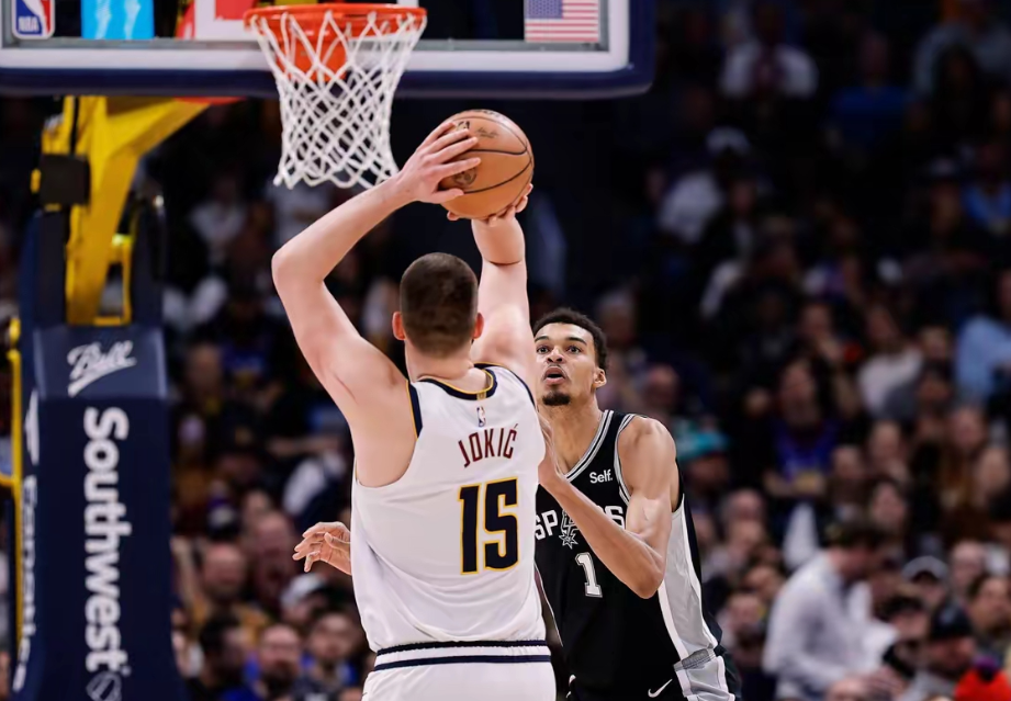 因果循环了，这场比赛基本确定了季后赛的格局

2年前，文班的疯狂表现和格雷厄姆的