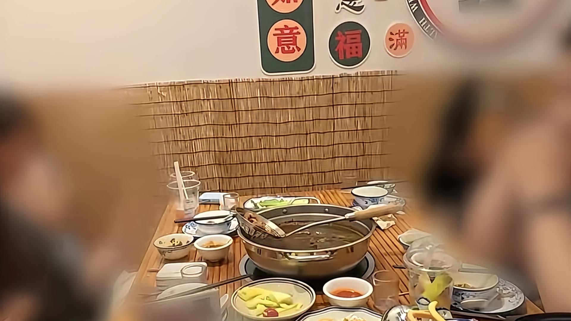 女子组团吃火锅嫌味淡，欲用提前写好的5000字差评“要挟”，老板给其免单引热议