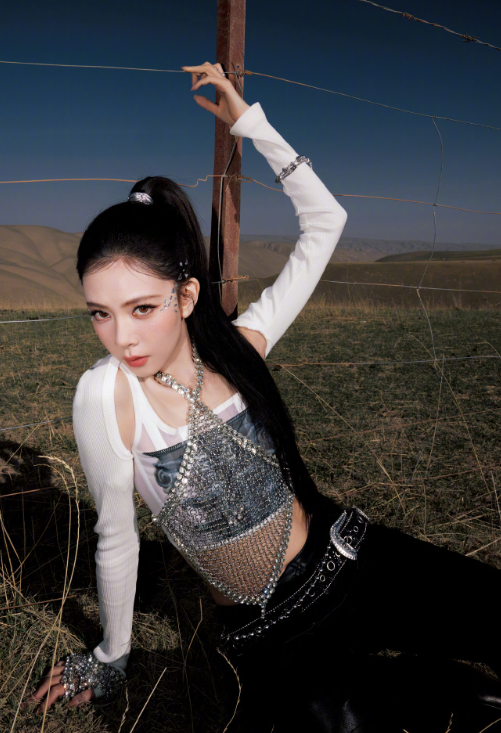 宋妍霏这闪耀的妆造，是不是超nice的，觉得如何？