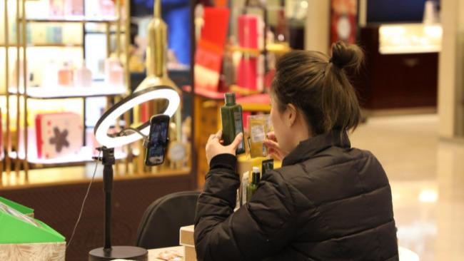 直播收音麦克风到底哪个好用？十款稳定无线领夹麦克风实测合集