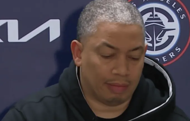 NBA常规赛，快船121-105战胜篮网，赛后，快船主帅卢接受了媒体采访。
记者