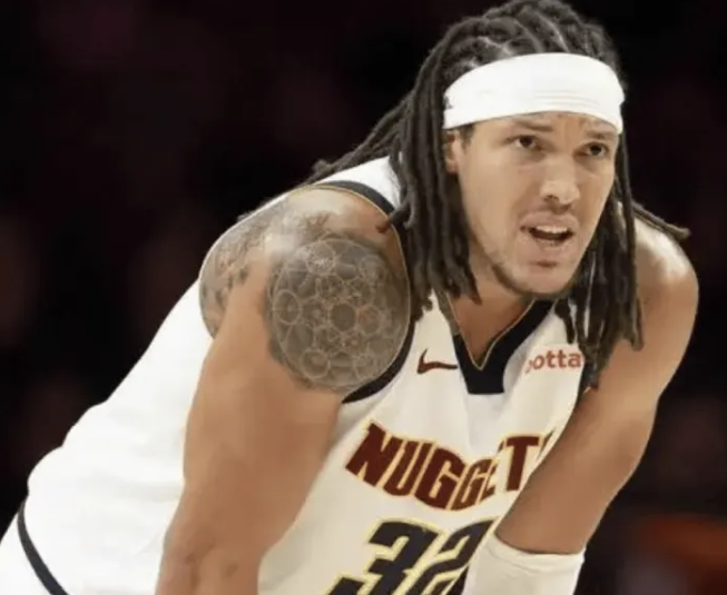 NBA季后赛，掘金对阵森林狼的比赛正在进行中。
记者Bennett Durand