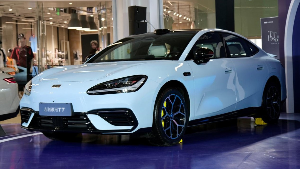 20万级“高定”轿跑！试完吉利银河TT，我劝你别急着下单Model 3