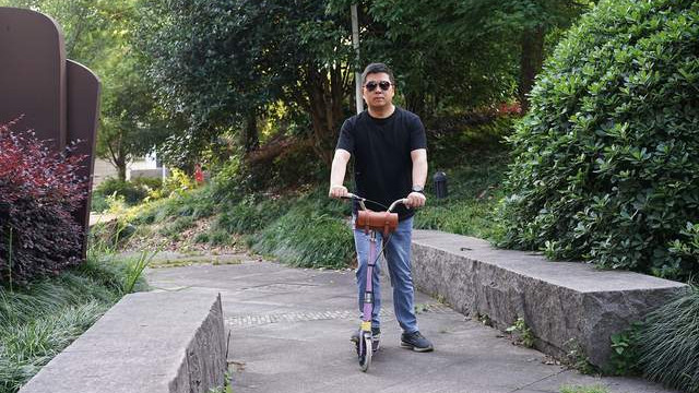 被问爆的出街神器：江苏卫视综艺同款菲乐骑 S200 CITY 复古滑板车