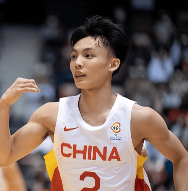 徐杰投篮、组织尚可，但身高矮，对抗差，爆发和速度一般，在常规赛主打15挡拆战术时