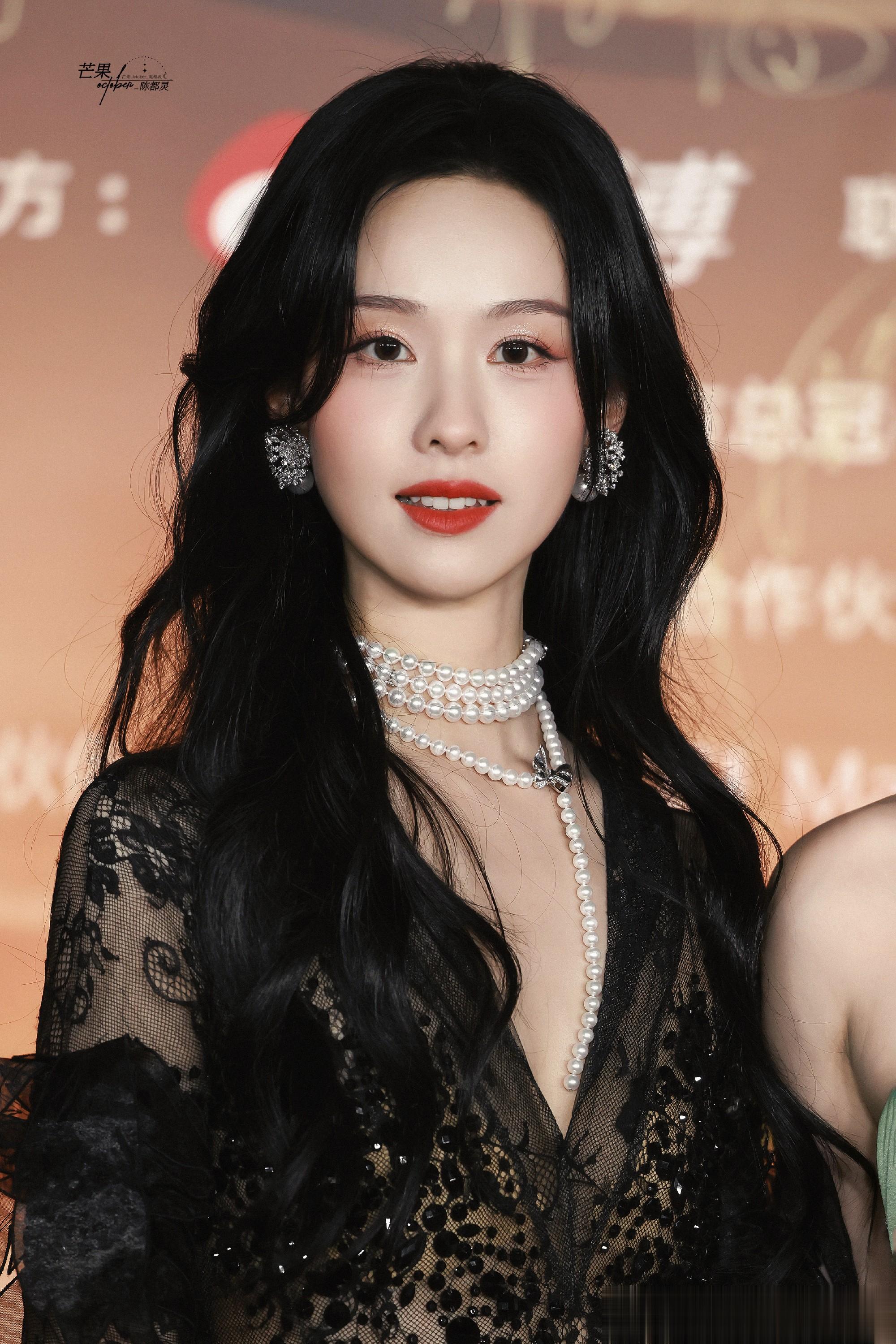 陈都灵蕾丝裙造型